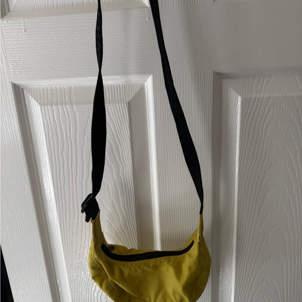 BAGGU Mini Bag in Yellow and Black